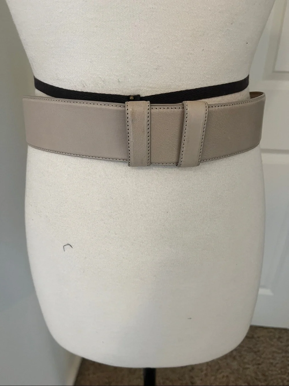 Gold-Tone Hardware Taupe Leather Chain-Accent Donna Karan adjustable belt